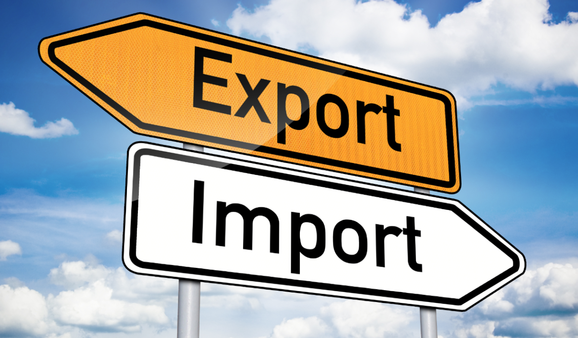 How can importers and exporters effectively manage trade credit risks